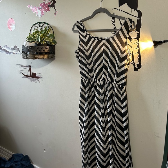 Cream & Black Maxi Dress - Picture 4 of 4